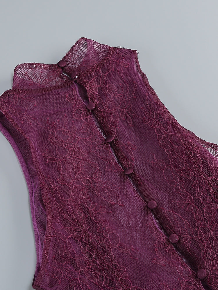 Abendkleid mit Rollkragen und Handschuhen