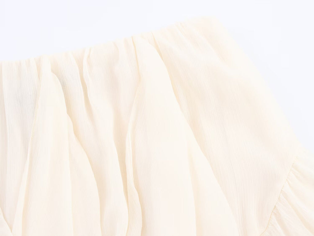 Rock mit verspielten Falten