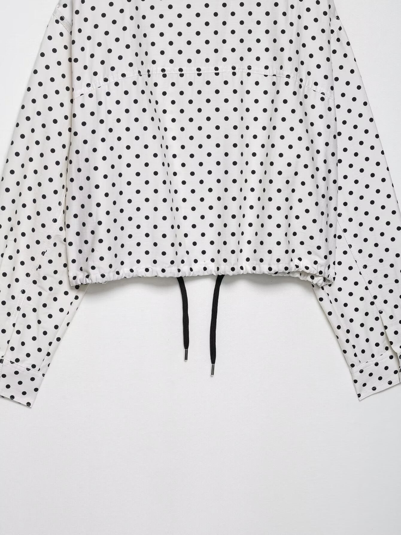 Romantisches Kleid mit Punkten