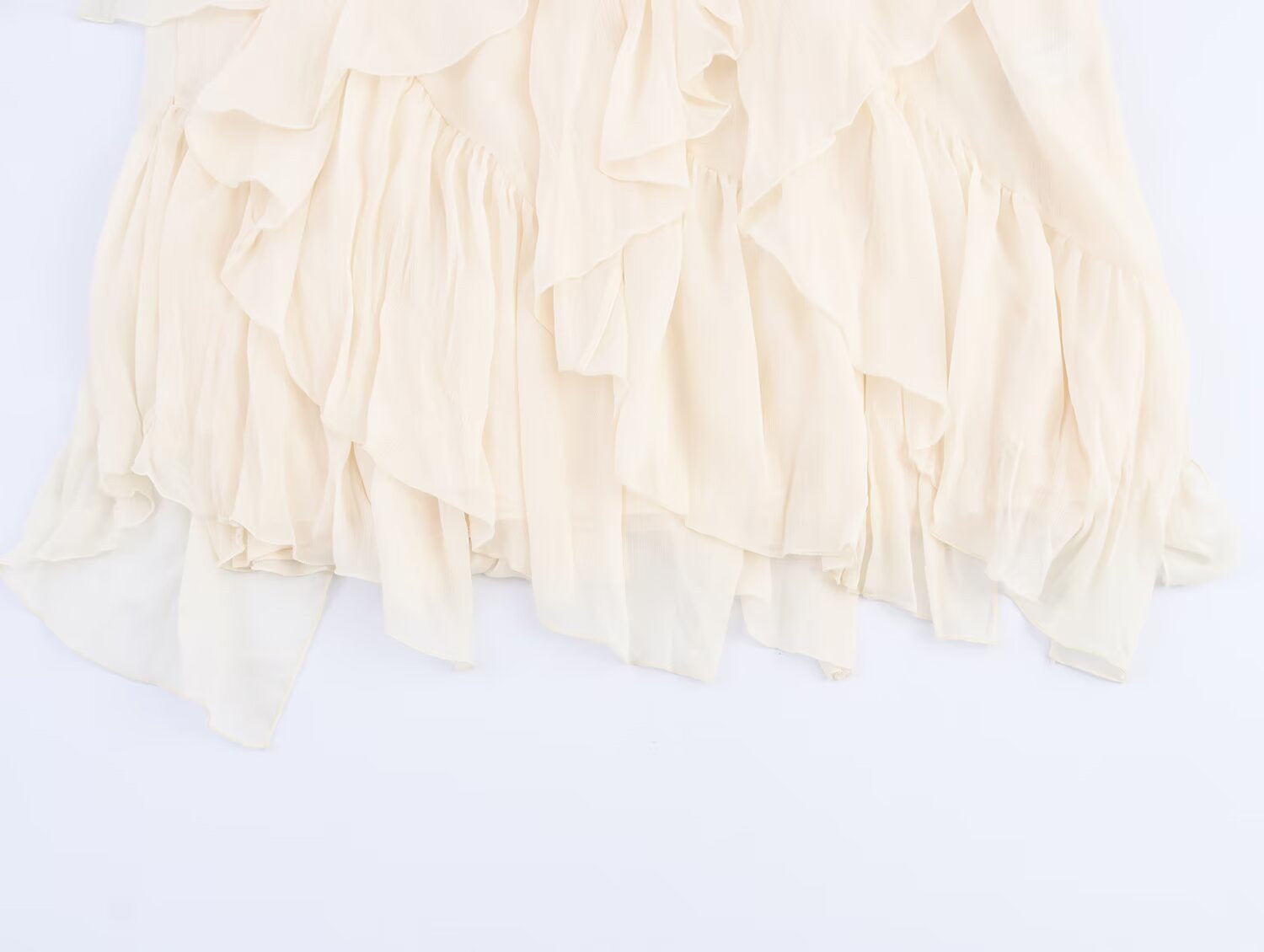 Rock mit verspielten Falten