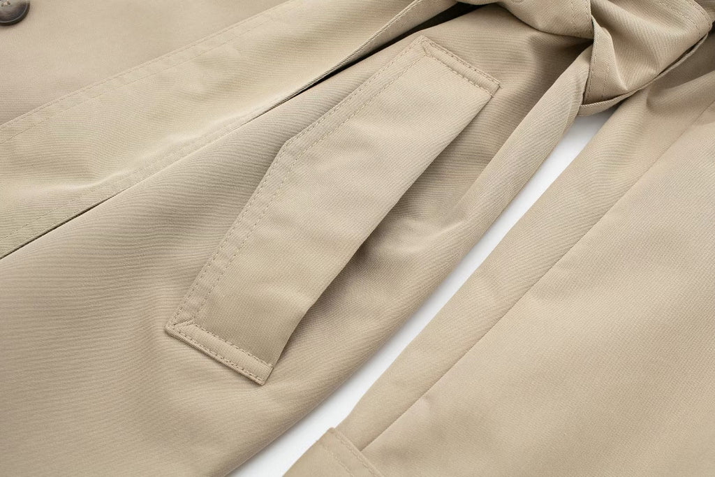 Klassischer Trenchcoat in elegantem Beige