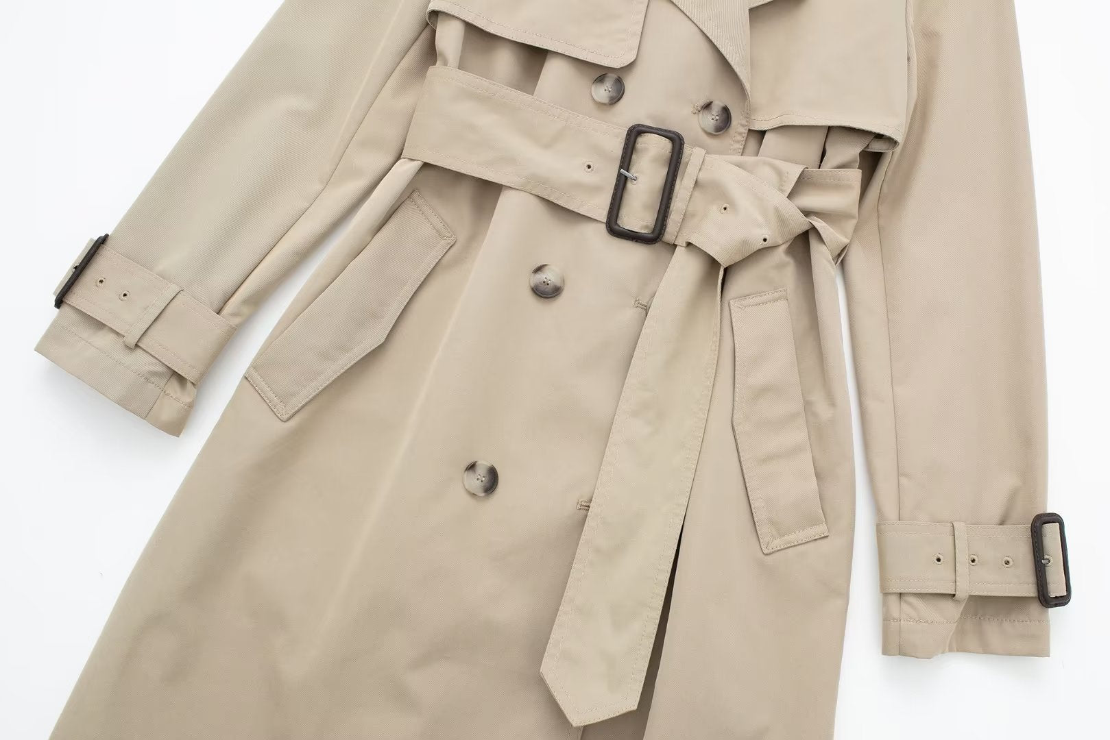 Klassischer Trenchcoat in elegantem Beige